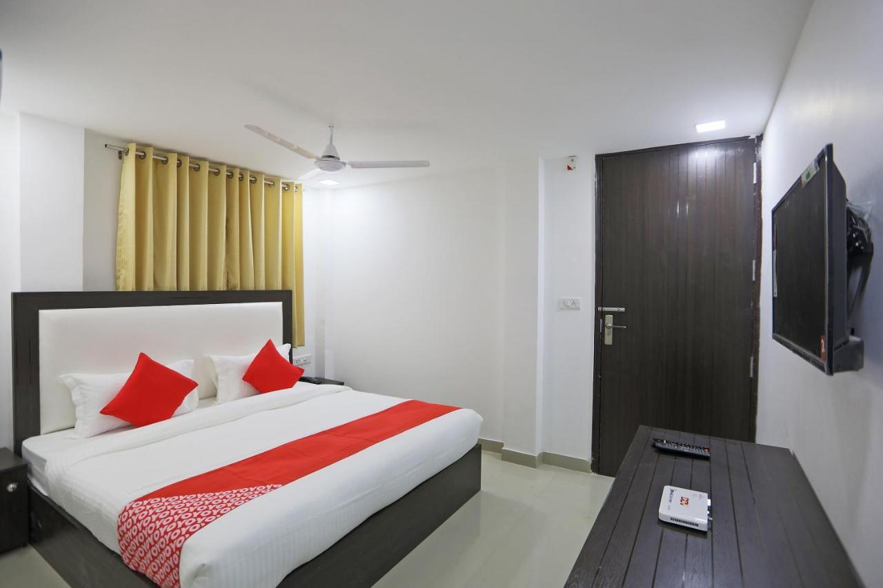 Townhouse South Lawn Hotel New Delhi Exterior foto