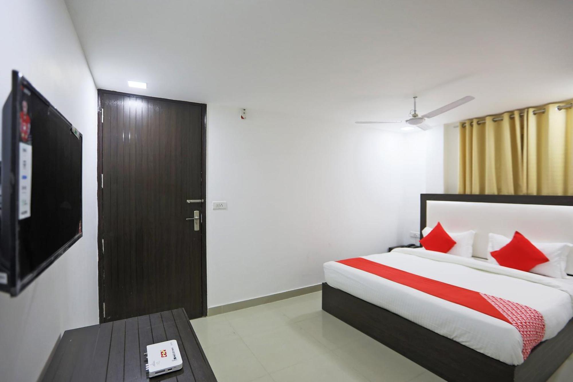 Townhouse South Lawn Hotel New Delhi Exterior foto
