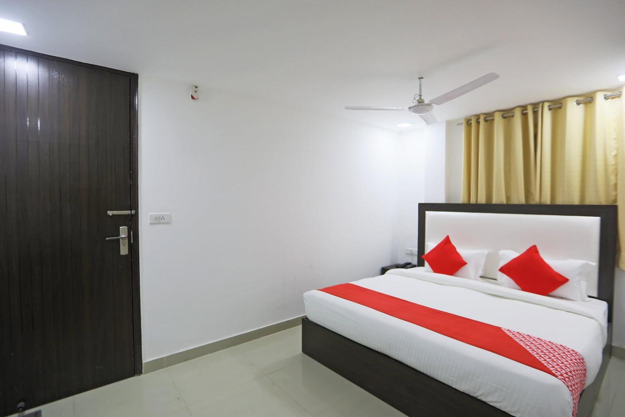 Townhouse South Lawn Hotel New Delhi Exterior foto